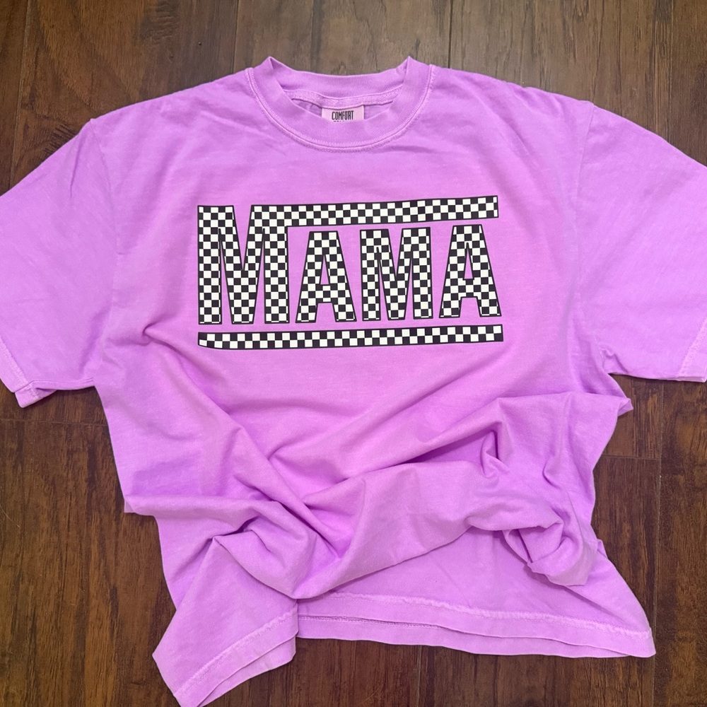 Comfort Colors Lavender 'MAMA' Checkerboard Graphic Tee